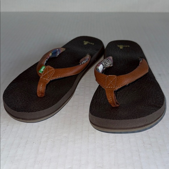 Sanuk Brown Flip Flop Sandals - Picture 1 of 10